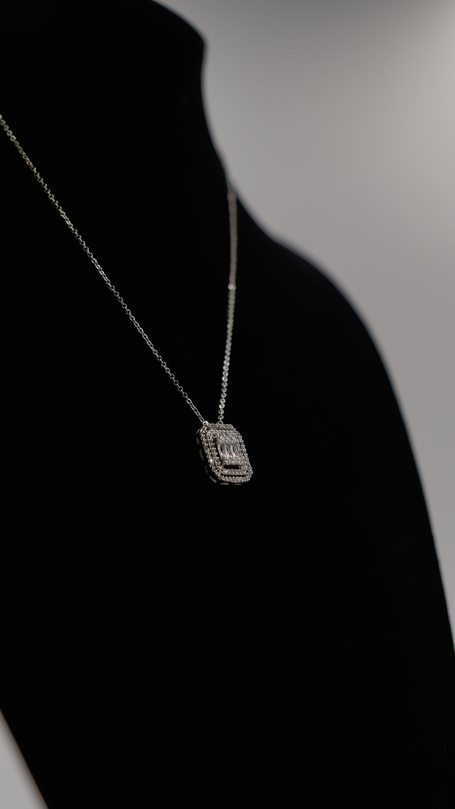 Baget Model Zirkon Taşlı Kolye