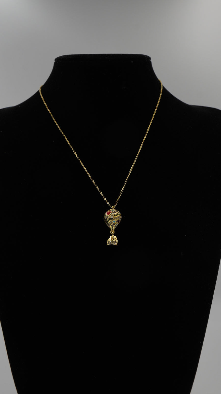 Uçan Balon Figürlü Kalp Detaylı Kolye