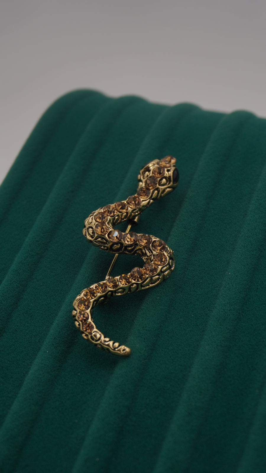 Yılan Figürlü Pirinç Broş
