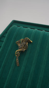 Zirkon Taşlı Yaprak Figürlü Pirinç Broş