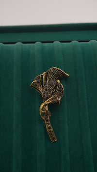 Zirkon Taşlı Yaprak Figürlü Pirinç Broş