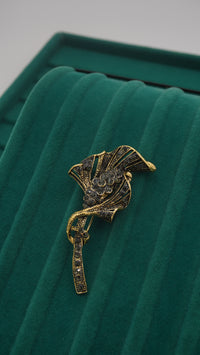 Zirkon Taşlı Yaprak Figürlü Pirinç Broş