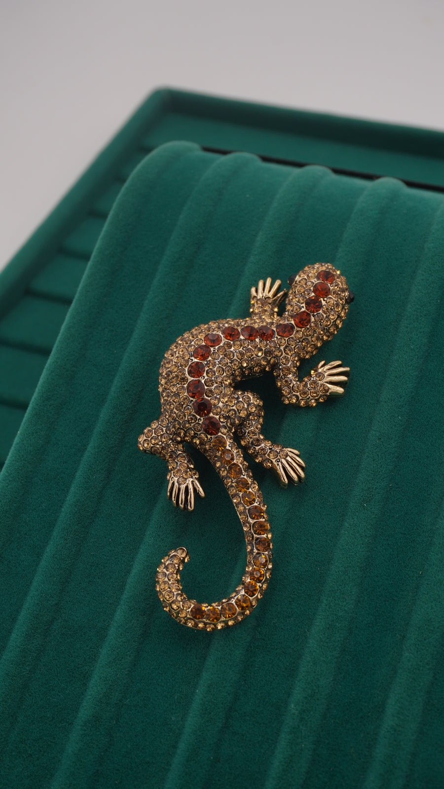 Kristal Taşlı Yılan Figürlü Pirinç Broş