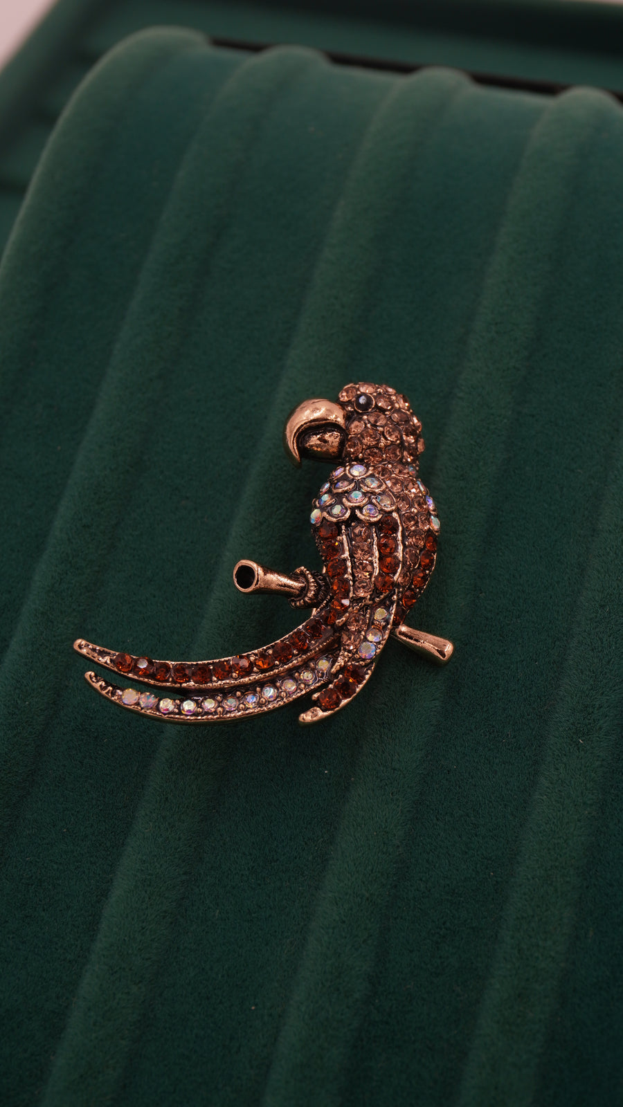 Papağan Figürlü Pirinç Broş