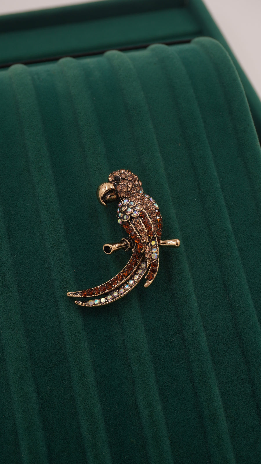 Papağan Figürlü Pirinç Broş