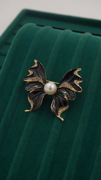 Siyah Kelebek Figürlü İnci ve Zirkon Taşlı Broş