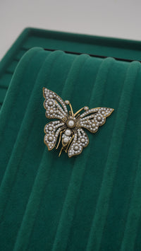 İnci Detaylı Kelebek Figürlü Pirinç Broş