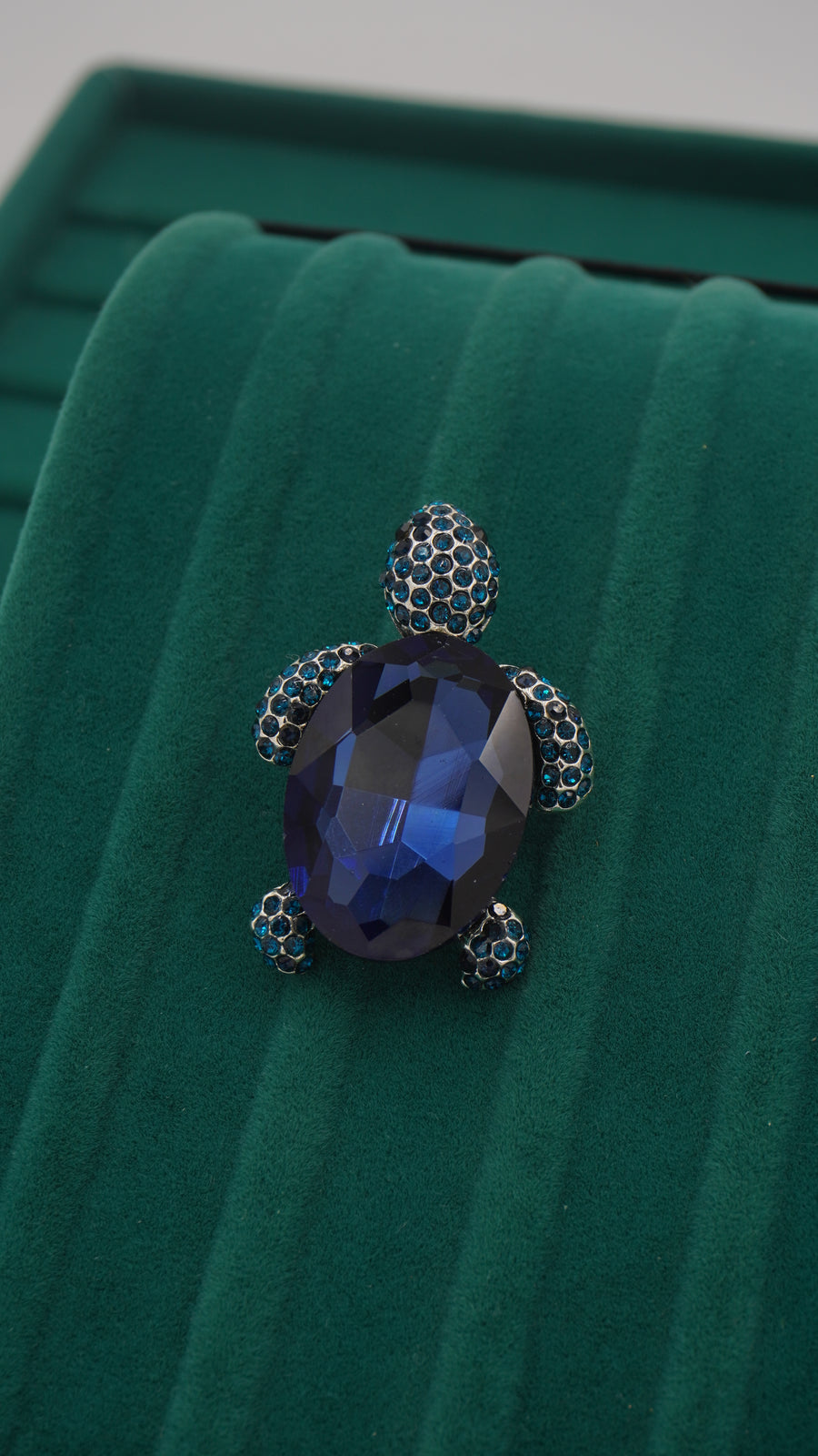 Mavi Kristal ve Zirkon Taşlı Kaplumbağa Figürlü Broş