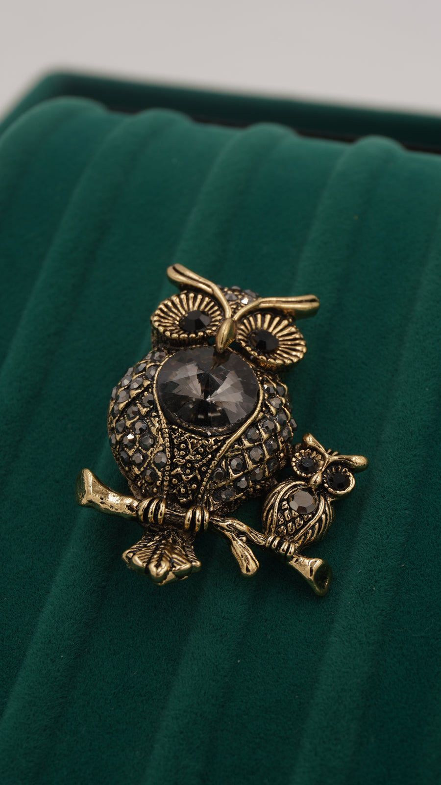 Yavrulu Baykuş Figürlü Bronz Kaplama Fosforlu Broş