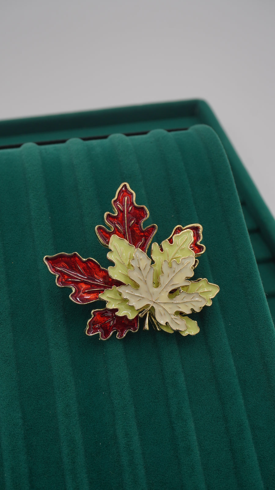 Çınar Yaprağı Figürlü Pirinç Broş