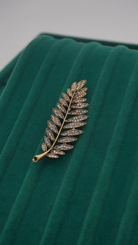 Bronz Zirkon Taşlı Yaprak Figürlü Broş