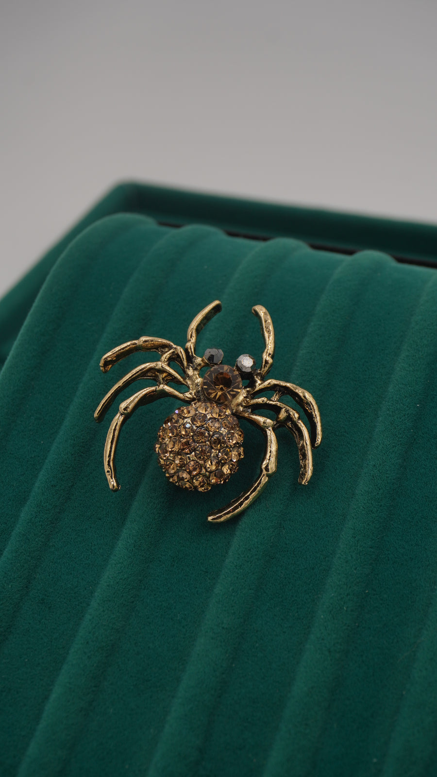 Zirkon Taşlı Örümcek Figürlü Pirinç Broş