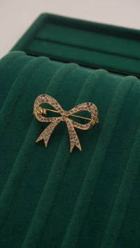 Zirkon Taşlı Fiyonk Figürlü Pirinç Broş