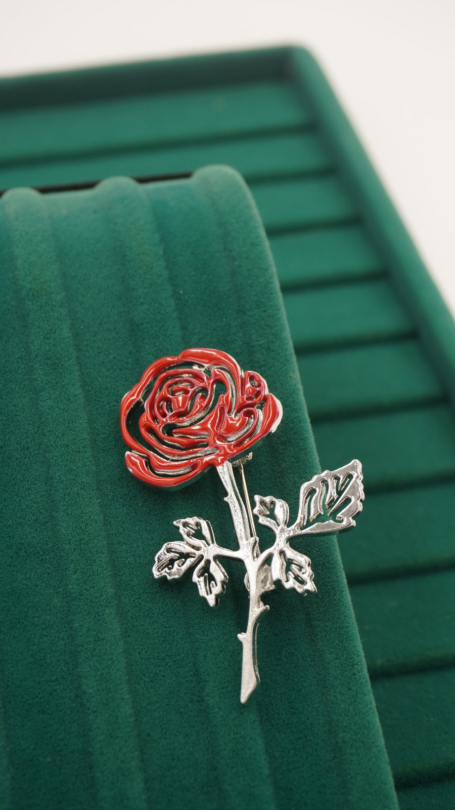 Gül Figürlü Pirinç Broş