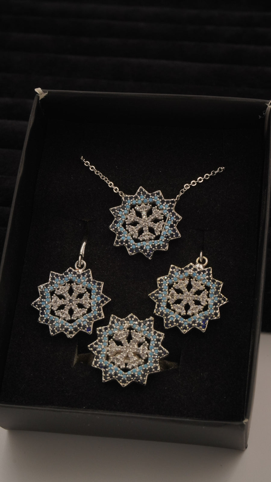 Kar Tanesi Figürlü Zirkon Taşlı VIP 3’lü Takı Seti